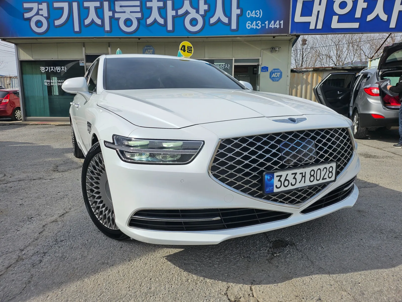2020 Genesis G90