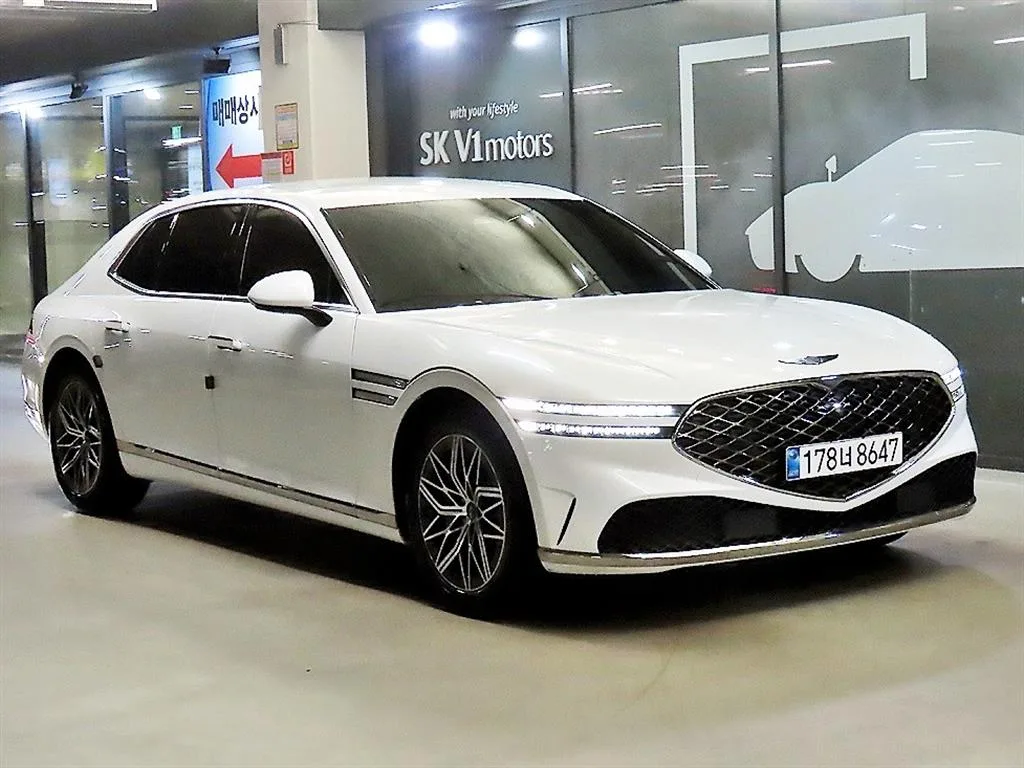 2023 Genesis G90