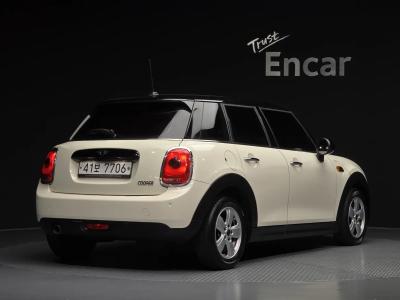 2017 MINI Cooper