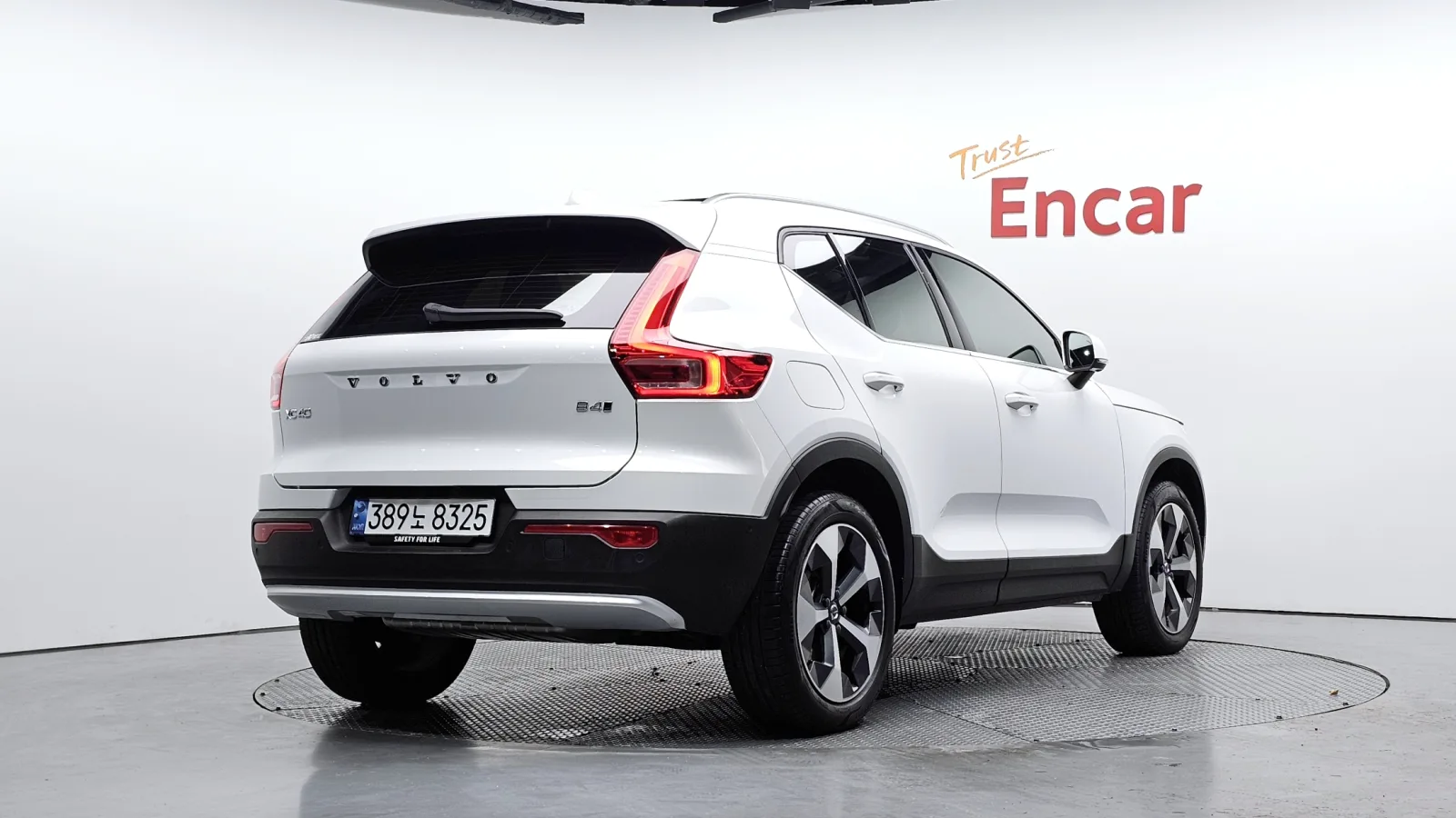 2025 Volvo XC40