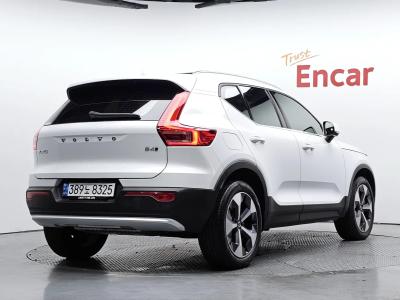 2025 Volvo XC40