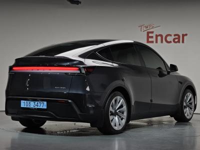 2025 Tesla Model Y