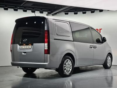 2022 Hyundai Staria