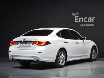 2017 Infiniti Q70