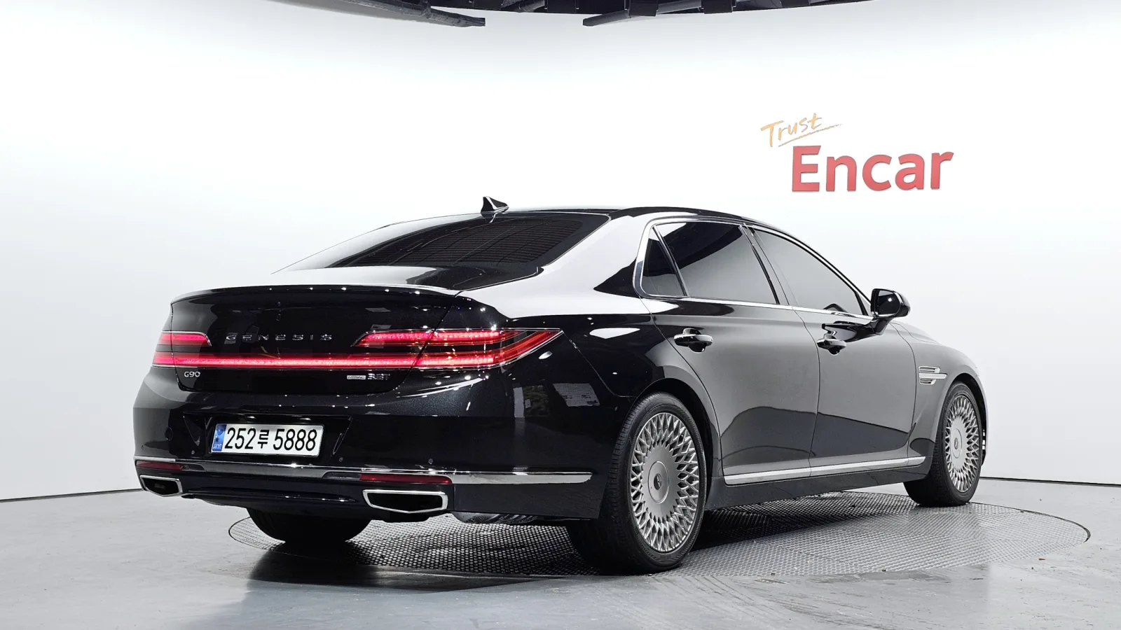 2019 Genesis G90