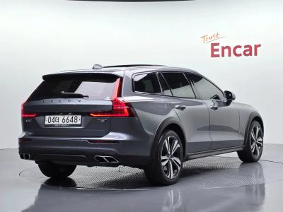 2020 Volvo V60