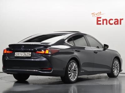 2022 Lexus ES