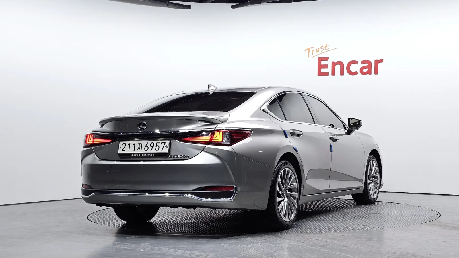 2025 Lexus ES
