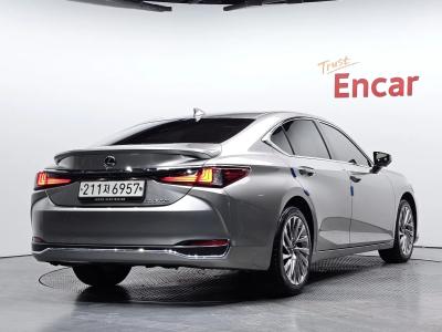 2025 Lexus ES