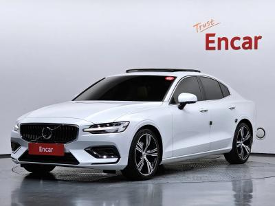2022 Volvo S60