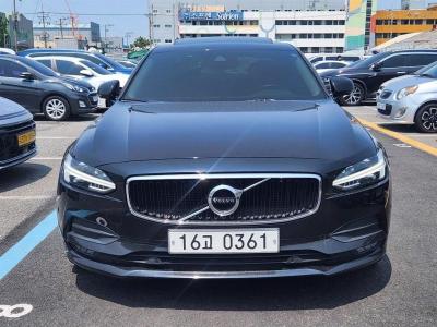 2017 Volvo S90
