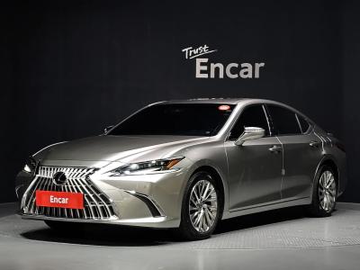 2025 Lexus ES