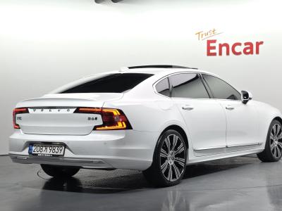 2022 Volvo S90