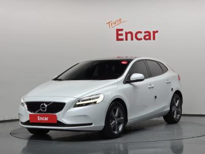 2018 Volvo V40
