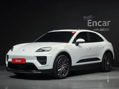 2025 Porsche Macan