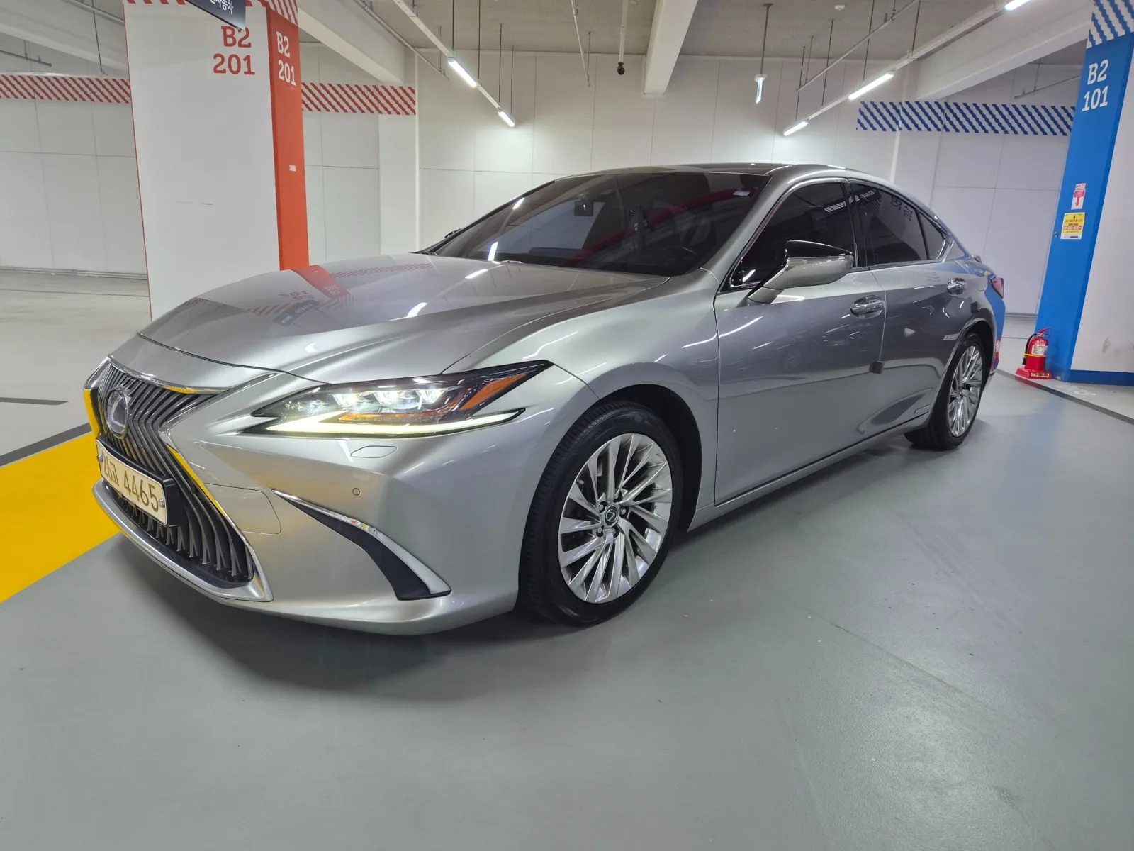 2019 Lexus ES