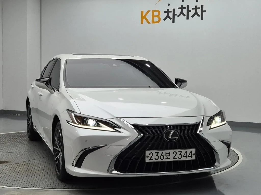 2023 Lexus ES