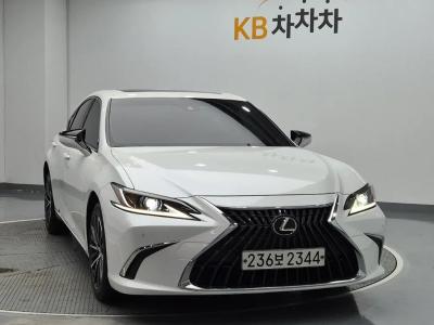 2023 Lexus ES