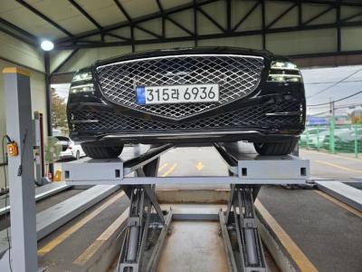 2023 Genesis G80