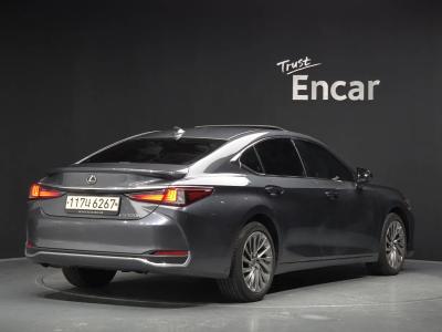2025 Lexus ES