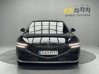 2022 Genesis G90