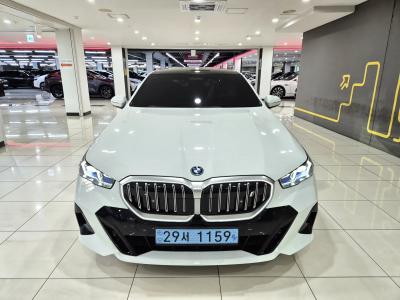 2025 BMW i5