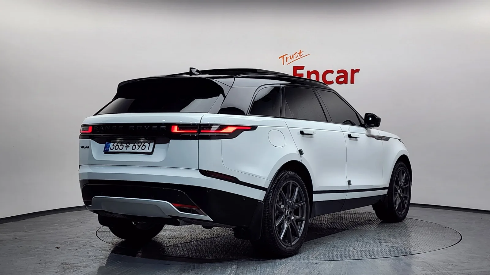 2025 Land Rover Range Rover Velar