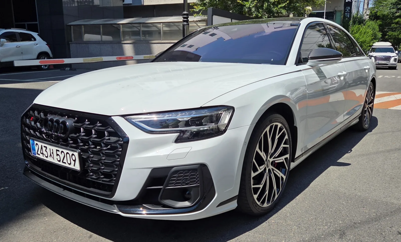 2023 Audi S8