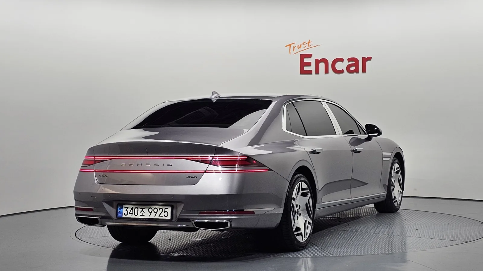 2023 Genesis G90