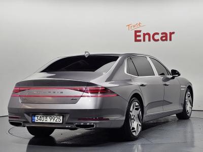 2023 Genesis G90