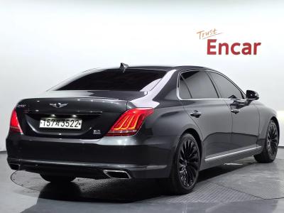 2017 Genesis EQ900