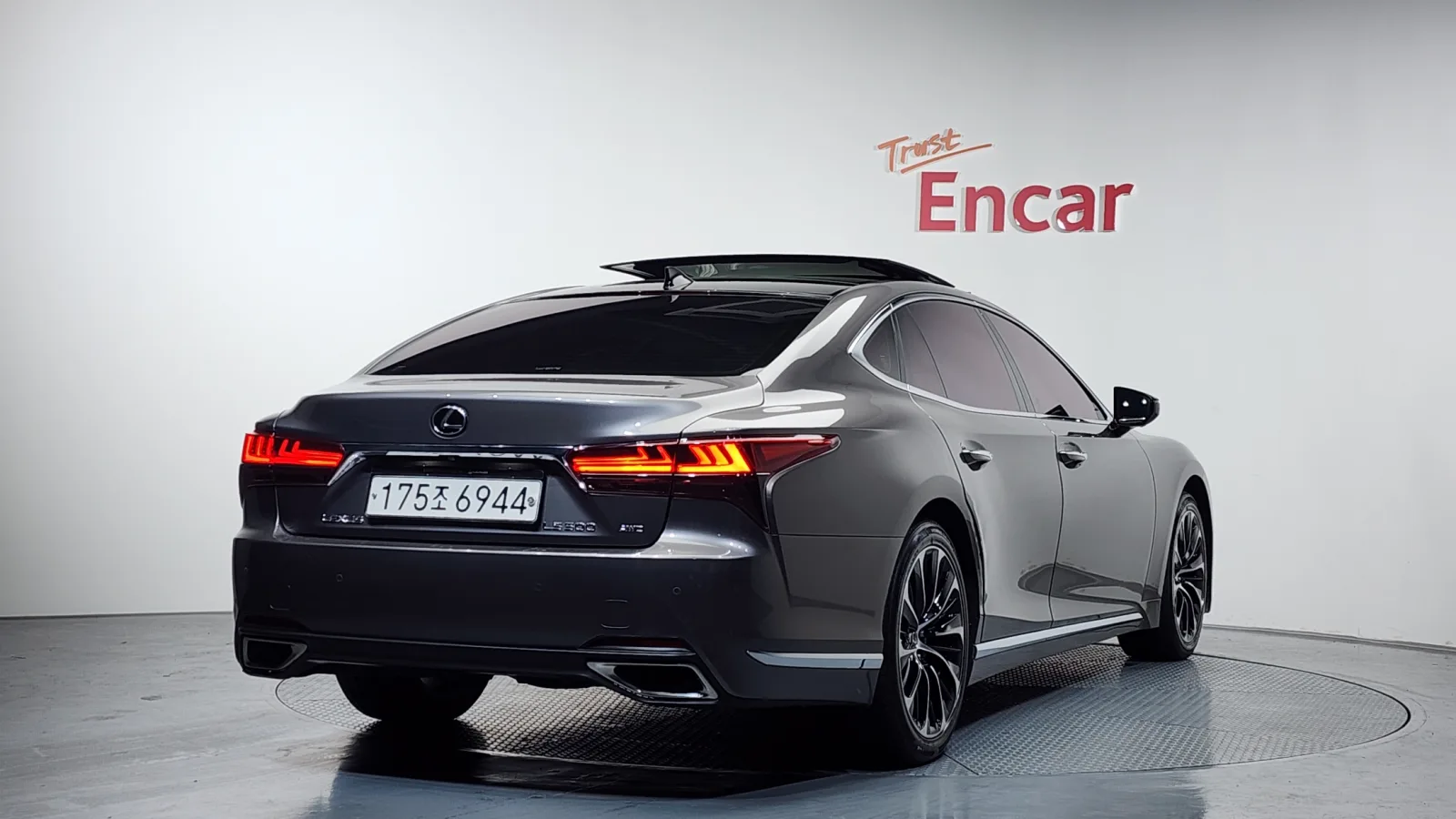 2022 Lexus LS
