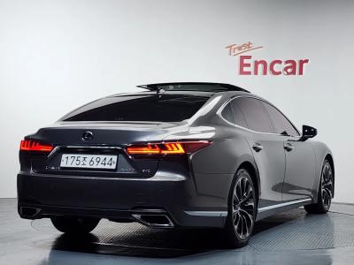 2022 Lexus LS
