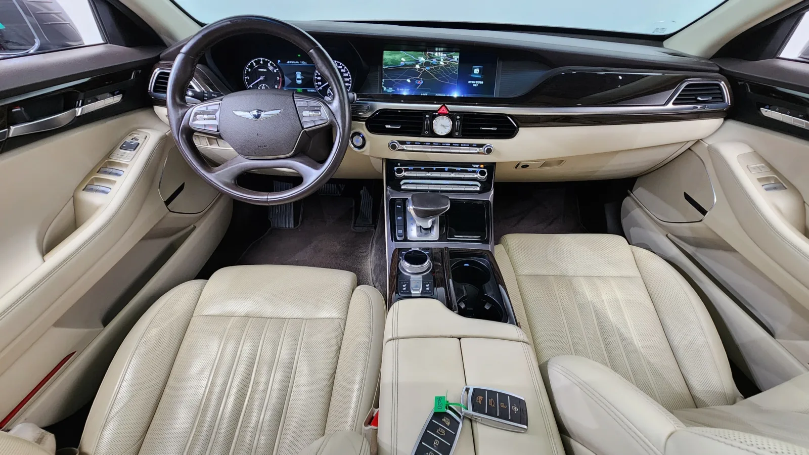 2016 Genesis EQ900