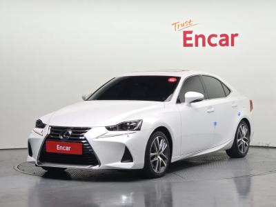 2017 Lexus IS