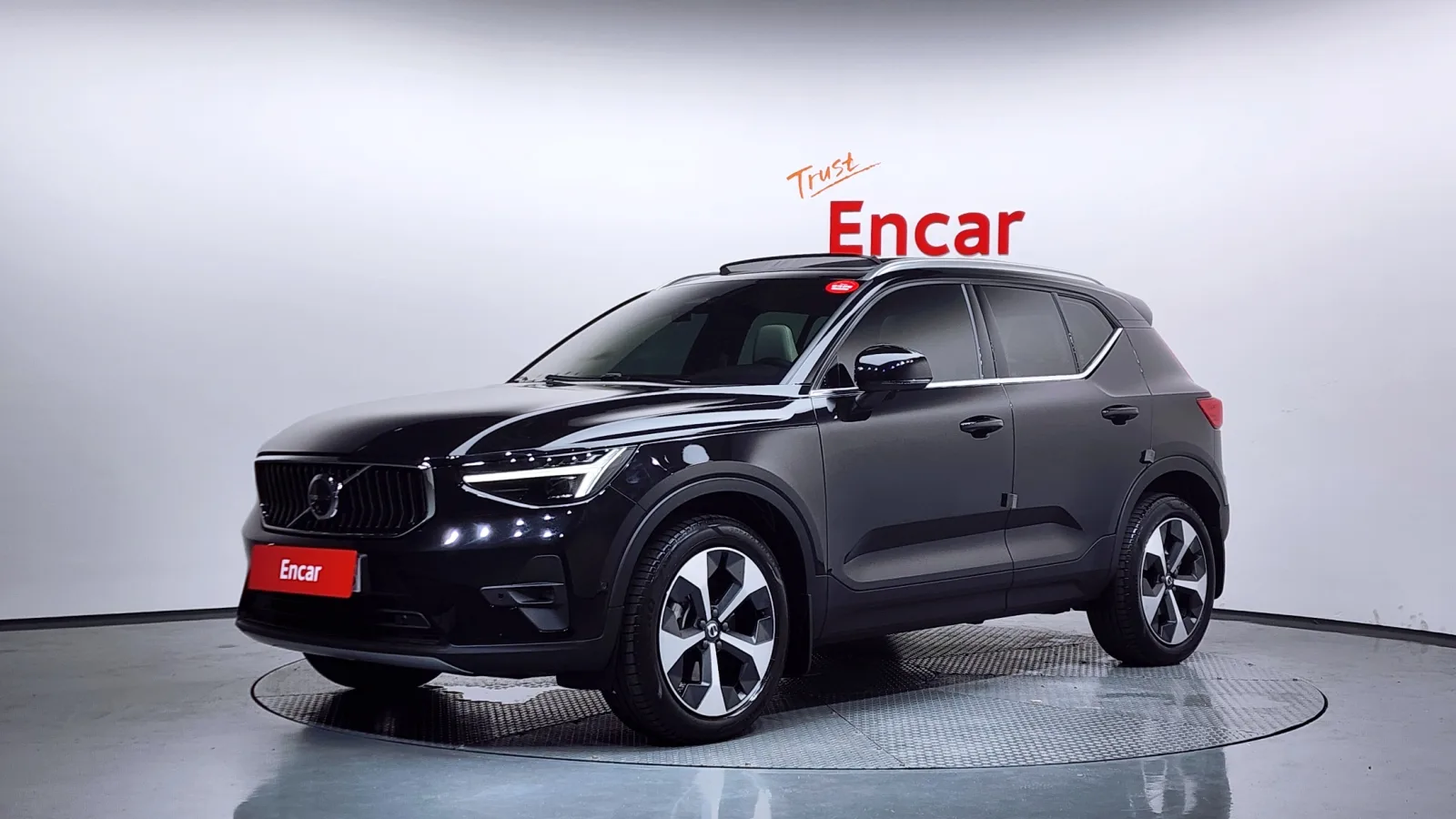 2025 Volvo XC40
