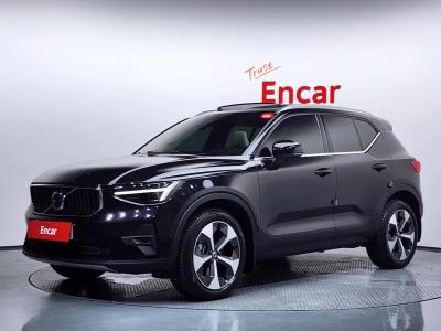 2025 Volvo XC40
