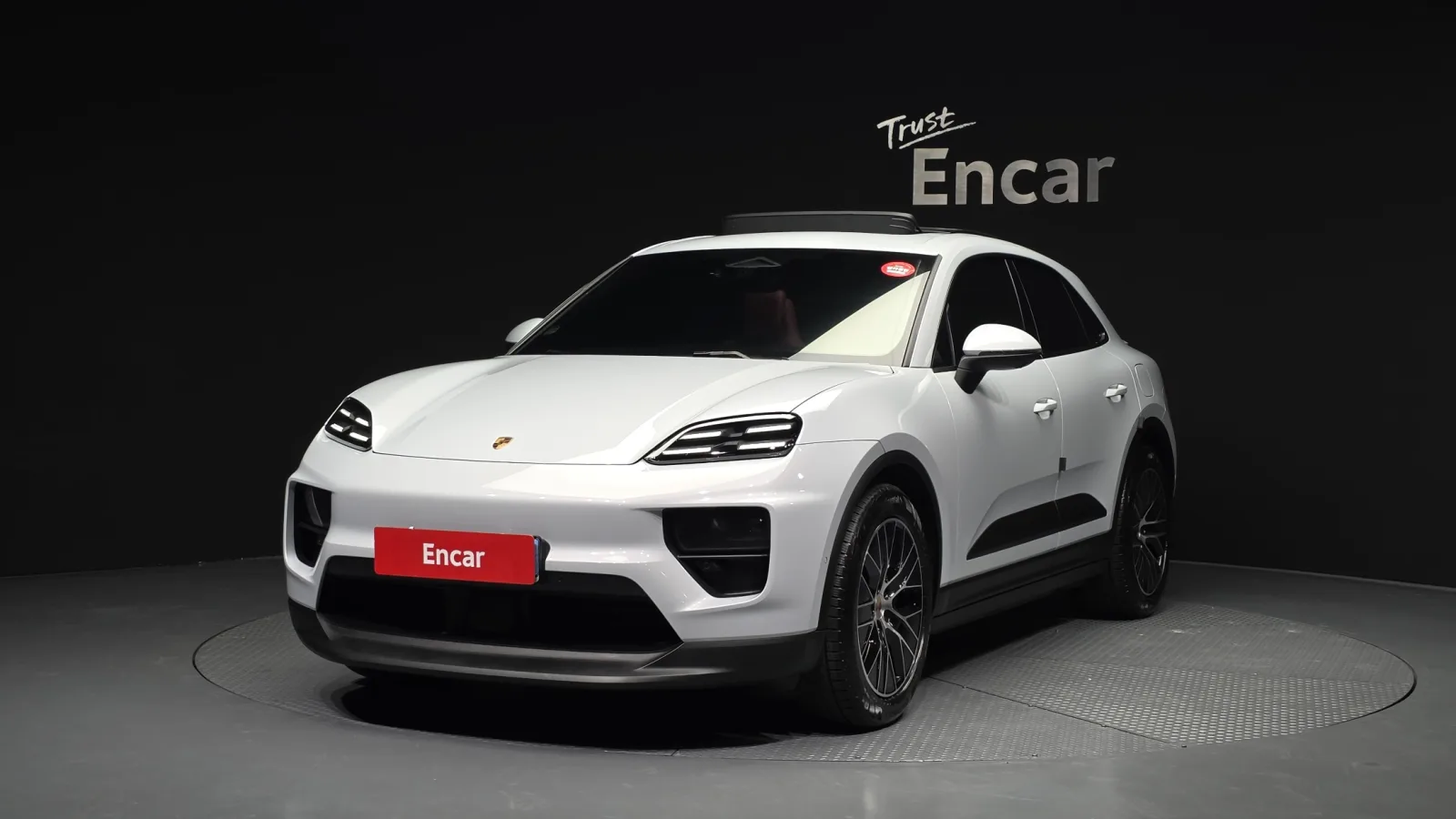 2025 Porsche Macan