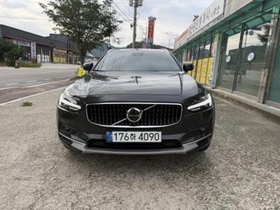 2025 Volvo V90