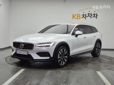 Volvo V60 CC (2세대) B5 AWD Pro (2023년형)