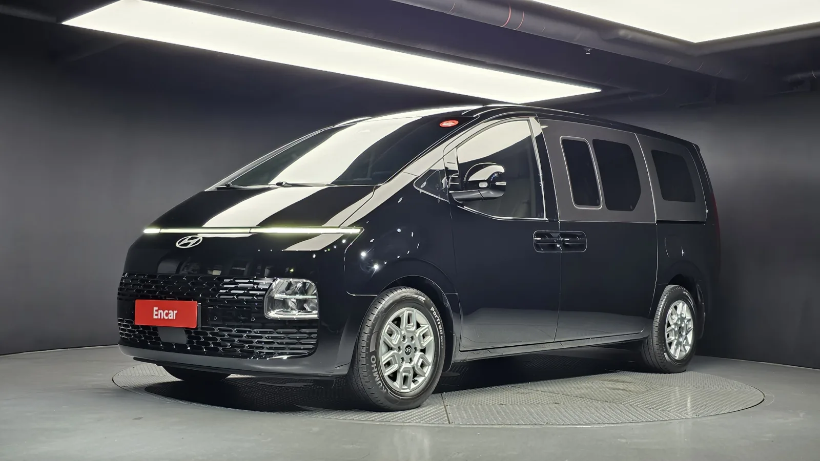 2025 Hyundai Staria
