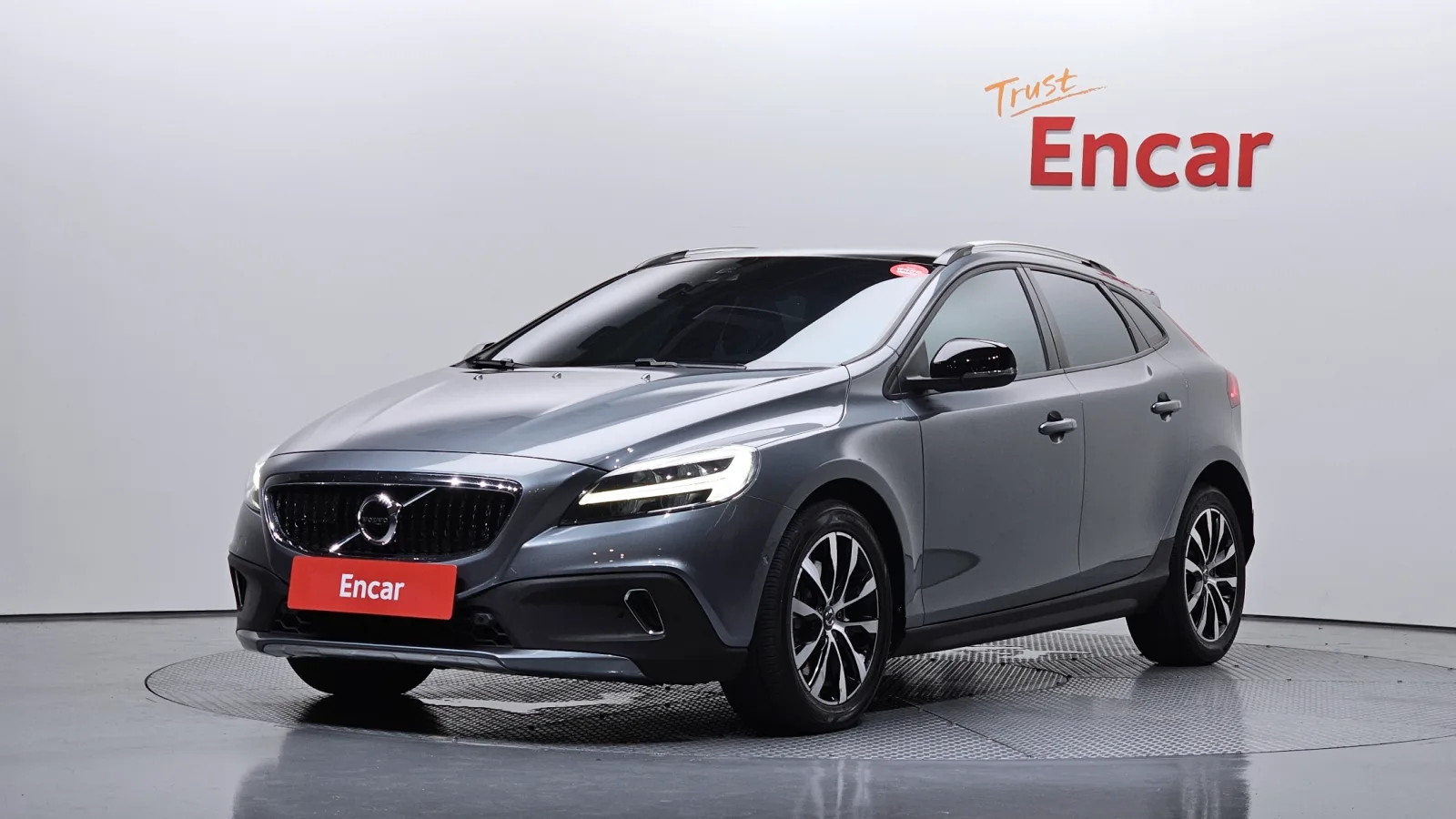 2019 Volvo V40