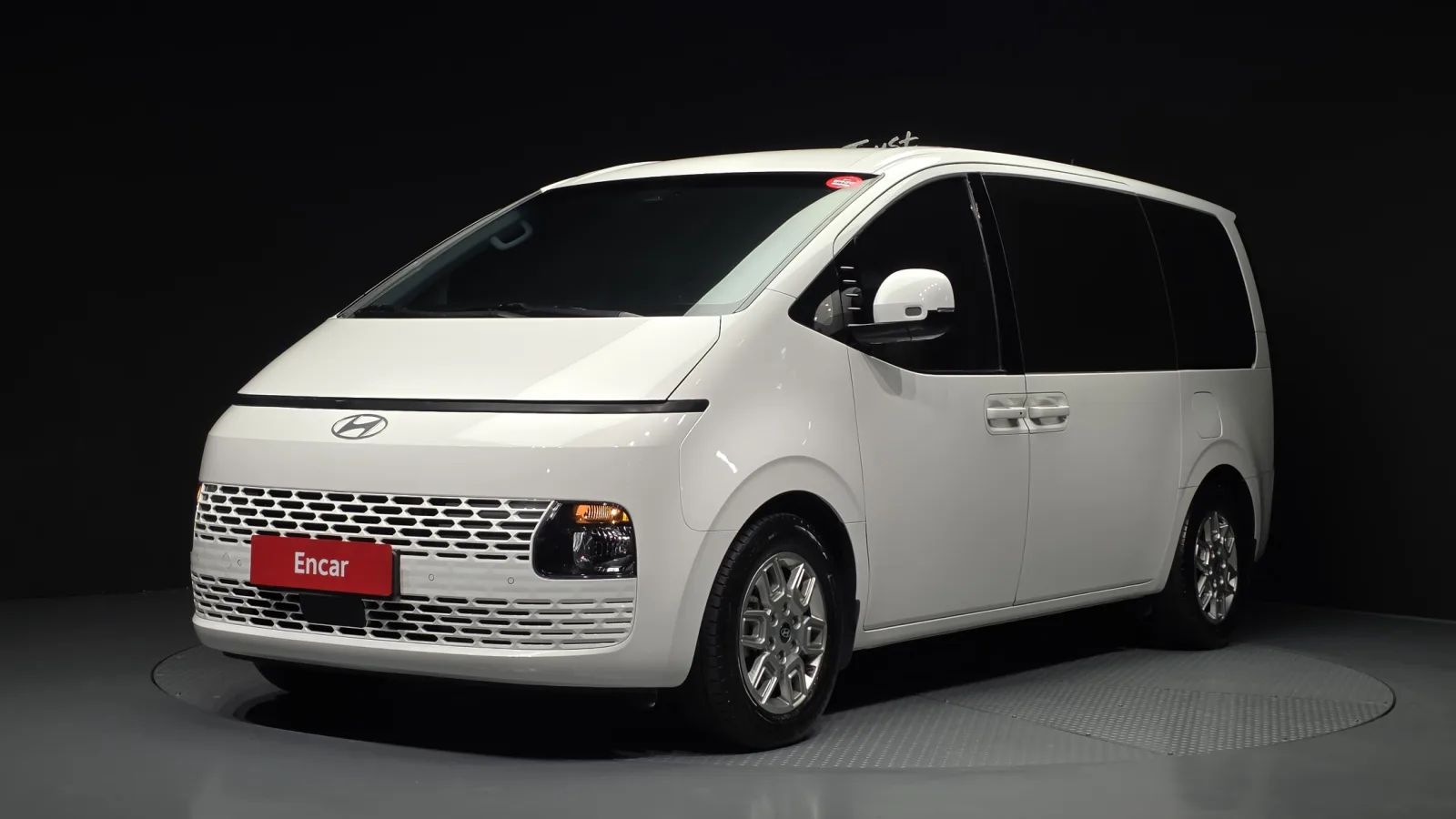 2025 Hyundai Staria