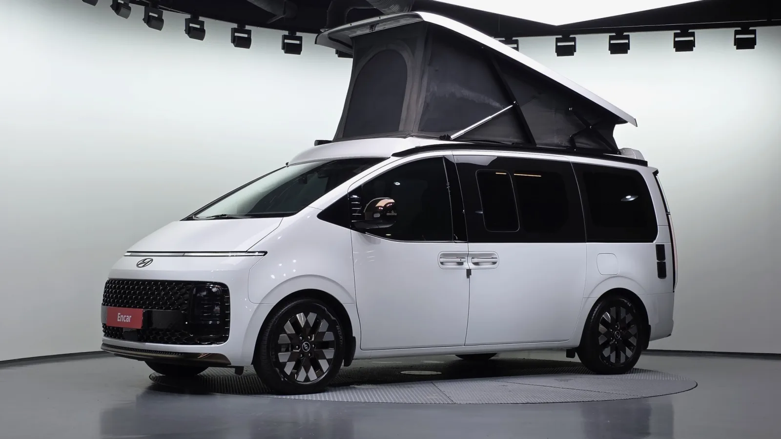 2024 Hyundai Staria