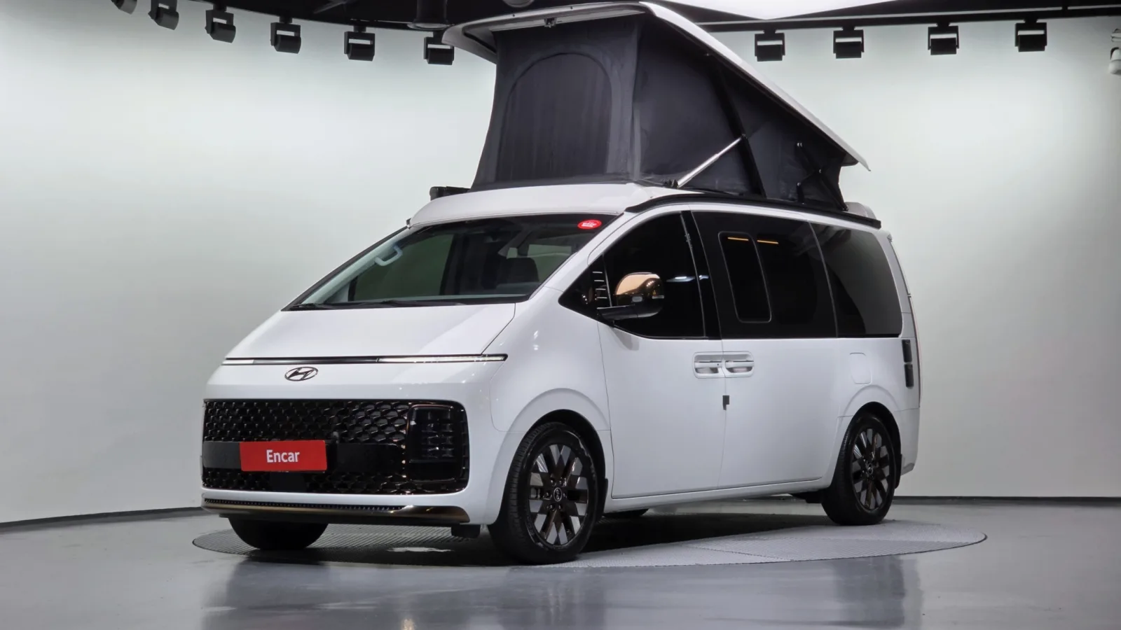 2024 Hyundai Staria
