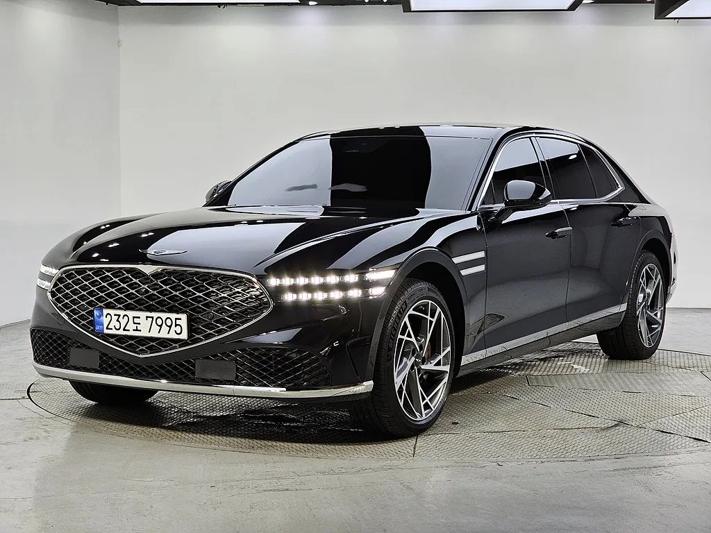 2023 Genesis G90