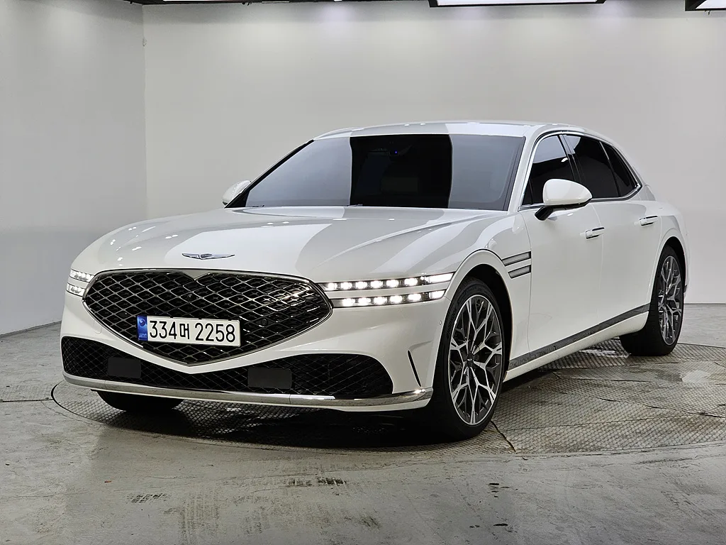 2023 Genesis G90