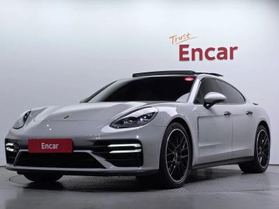 2022 Porsche Panamera