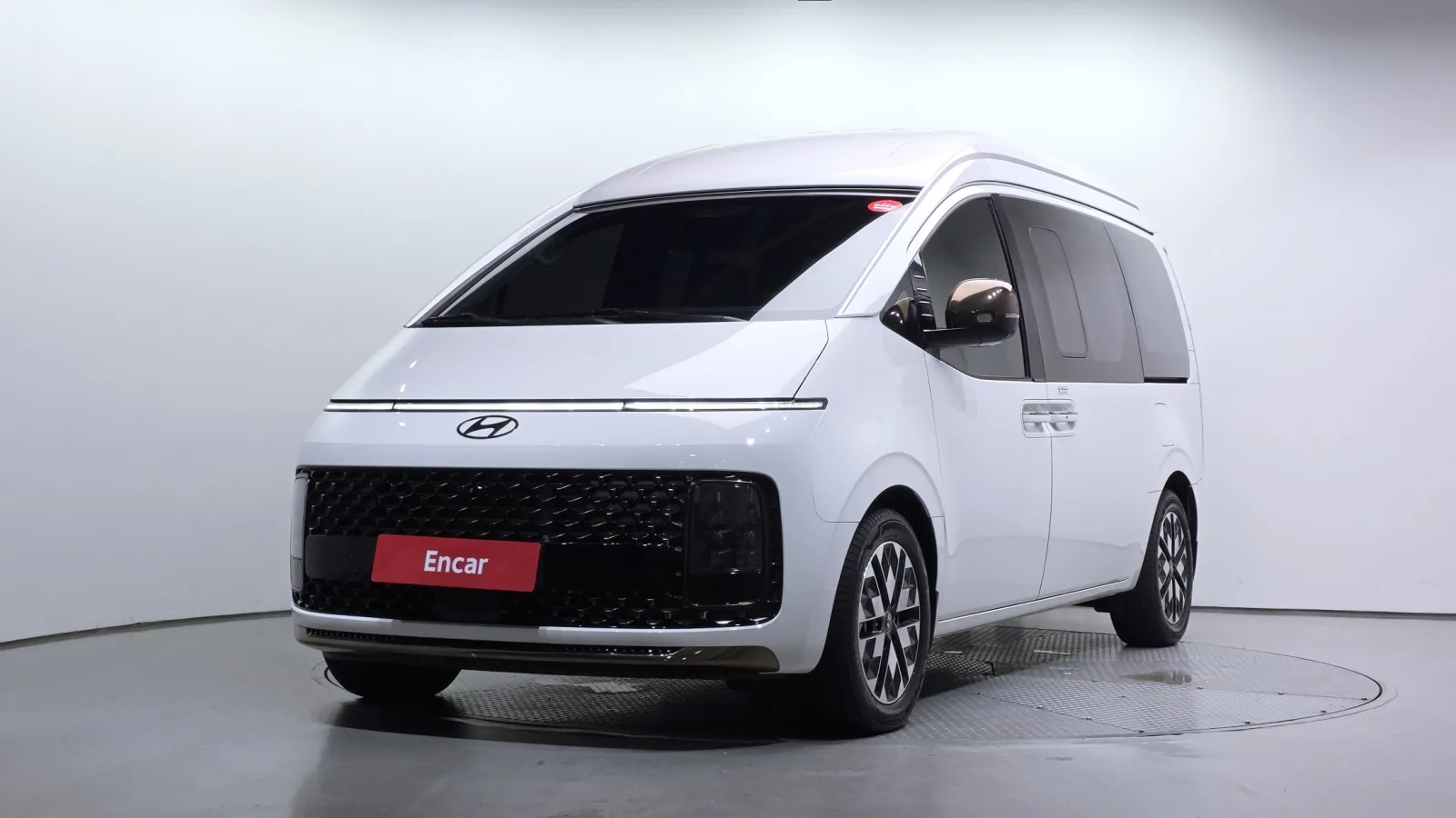 2025 Hyundai Staria